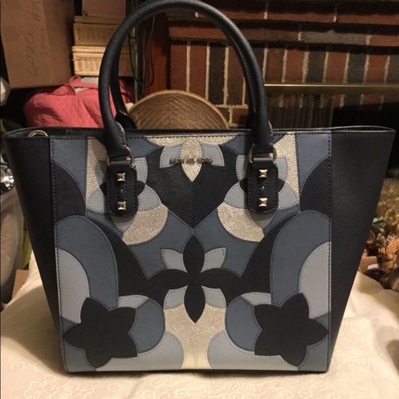 Michael Kors Sandrine Lg Navy Leather Tote & Wristlet NWT - Picture 2 of 8